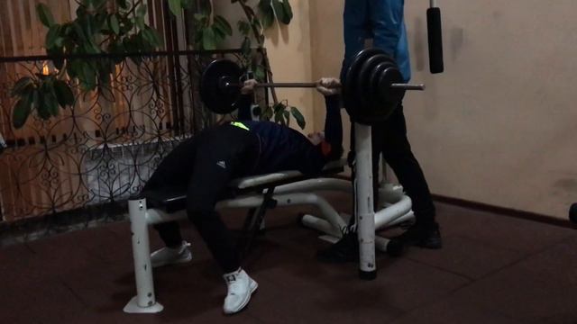 Пожал 85,в 15 лет,свой вес 60 кг. смотреть онлайн