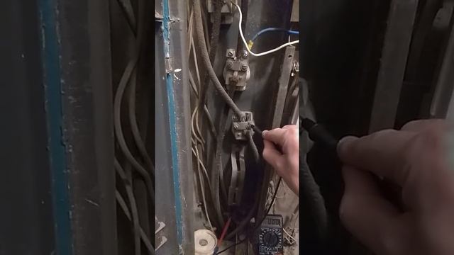 Отсутствует фаза в эл. стояке. Завышенное напряжение причина сокращения срока службы бытовой техник смотреть онлайн