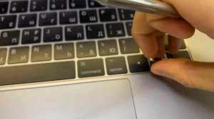Как снимать сложные кнопки на клавиатуре типа бабочка. Начиная с MacBook Pro 2016, 2017, 2018 года.