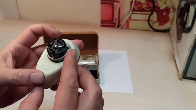 Портативная электробритва "Ранiца", СССР, 1966 год. смотреть онлайн