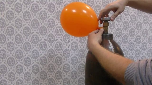 Надувание латексного шара гелием напрямую из баллона смотреть онлайн