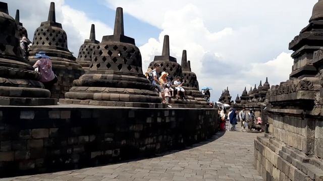 Stupa terbesar di candi borobudur смотреть онлайн