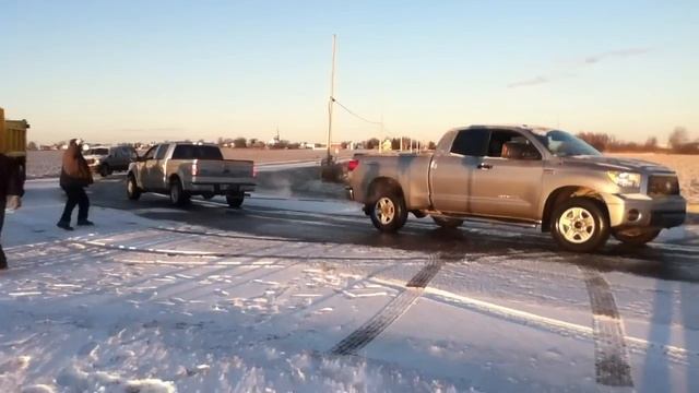 FORD F-150 VS TOYOTA TUNDRA смотреть онлайн