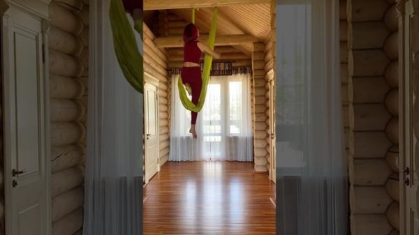 Акробатика в гамаке для йоги. Aerial Yoga Hammock Acrobatic