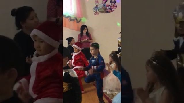 Крутой танец пони смотреть онлайн