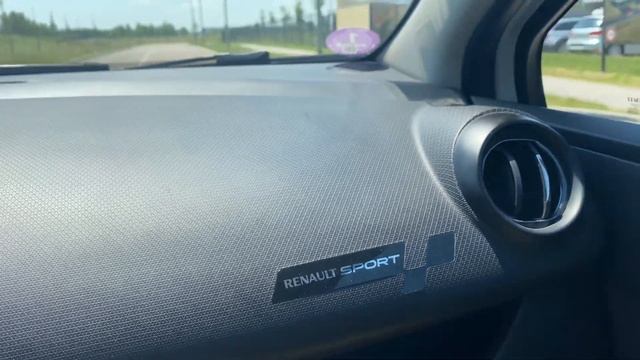 UNE CLIO 4 RS CUP FULL TUBE !! ?? UN POP & BANG QUI NE S'ARRETE PLUS !! ?? смотреть онлайн