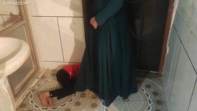 Courtship and forced proposal of a nomadic girl, Khatun Khanum, by her neighbor's boy смотреть онлайн