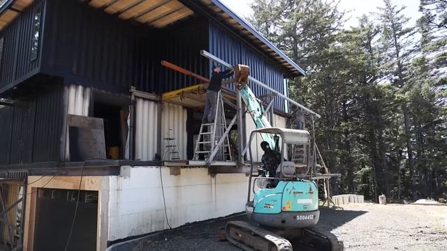 THIS CHANGES EVERYTHING... Couple builds massive container home #diy #building смотреть онлайн