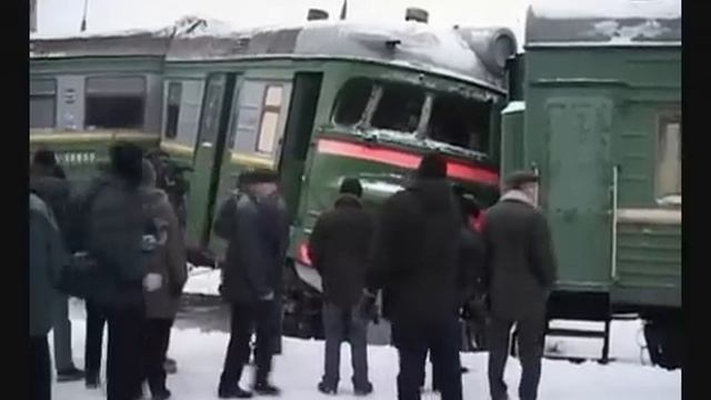 Поезд врезается в тупик смотреть онлайн