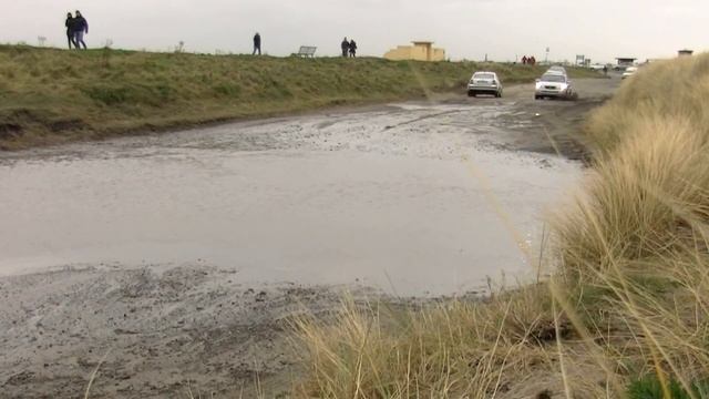 SUV vs Puddle смотреть онлайн
