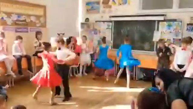 Праздник 8 марта . 2»В» класс, 100 лицей. Танцуют Кравец Родион и Минаева София. ТК «Вдохновение" смотреть онлайн