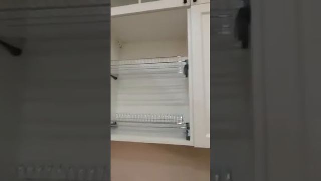 Видео обзор премиальной кухни в стиле неоклассика.