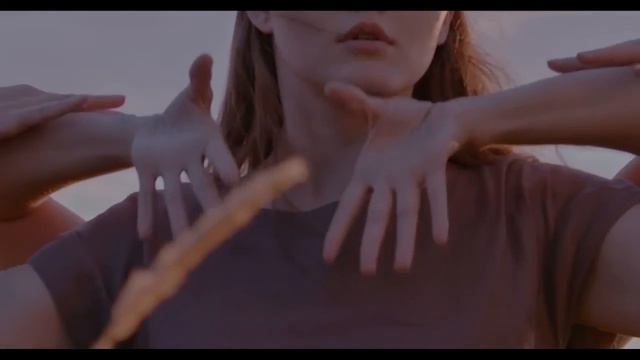 девушки танцуют/Nina K смотреть онлайн