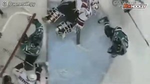 Удивительные сейвы вратарей в хоккее