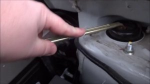 попытка подтянуть гайку  стойки амортизатора.