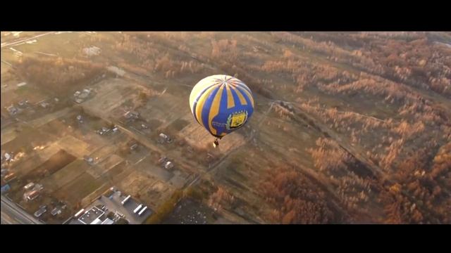 Полет на воздушном шаре, снятый с воздуха и c земли! смотреть онлайн