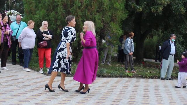 ВИДЕО ЛЮБОВИ БЕРЛЯН---ТАНЦЫ У ФОНТАНА-18-09-21гРЫБНИЦА смотреть онлайн