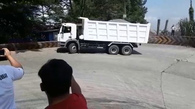 MERCEDES-BENZ AXOR 2528C(1) смотреть онлайн