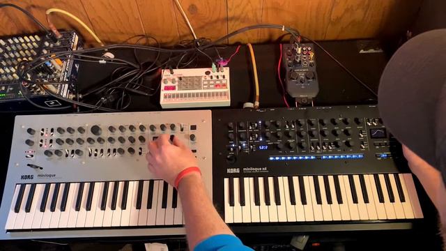 Double Korg Minilogue jam - Minilogue, Minilogue XD and Volca Sample with heavy effects смотреть онлайн