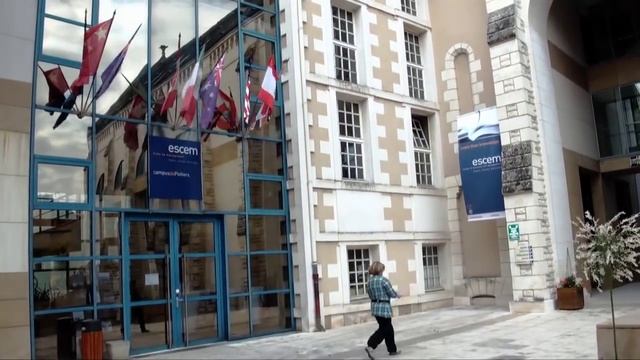 Poitiers in (e)motion... смотреть онлайн