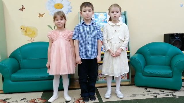 Прочтение стиха Федора Ивановича Тютчева "В небе тают облака..." смотреть онлайн