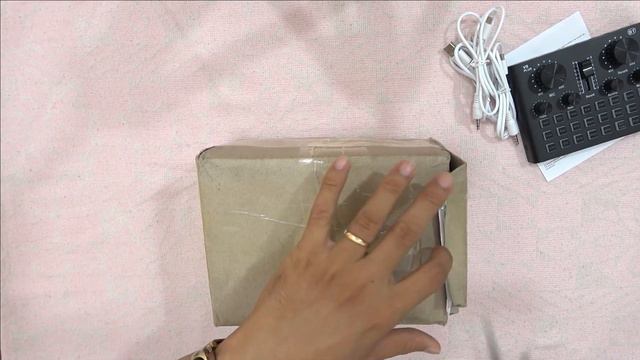 Unboxing Microphone BM 800 BM 900 and Sound Card V8 plus смотреть онлайн