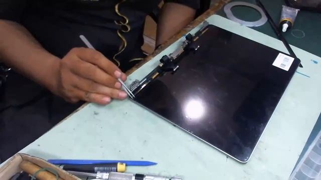 เปลี่ยนจอใน Macbook A2338 By ช่างต่าย รับซ่อม Mac บางพลี