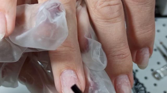 маникюр на клиенте