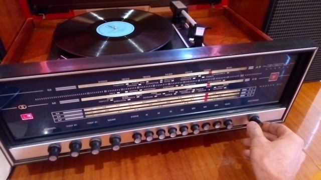 Отреставрированная радиола Вега-312-стерео из СССР. смотреть онлайн