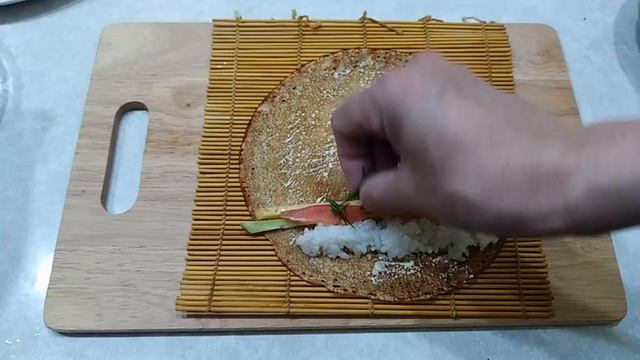 Как приготовить роллы из блинов. смотреть онлайн