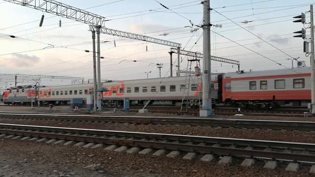 ЭП1М-439 с рабочими вагонами смотреть онлайн