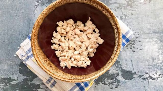 Салат Застольный с курицей смотреть онлайн