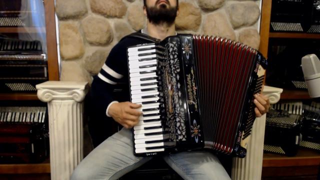 3676 - Black Guerrini Special Musette Piano Accordion LMMM 41 120 $2999 смотреть онлайн