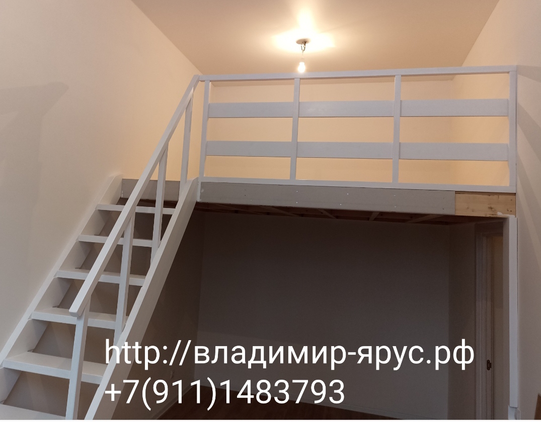 Второй ярус в квартире в стиле кантри. Антресольный этаж из дерева. Квартира ПИК. Лестница смотреть онлайн