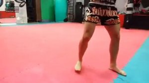 Боевая стойка и передвижение в тайском боксе, кикбоксинге