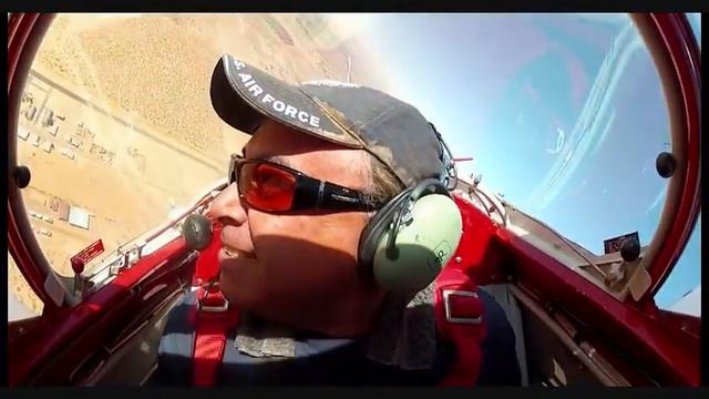 April Flight in the Pitts (with some blues back ground) смотреть онлайн