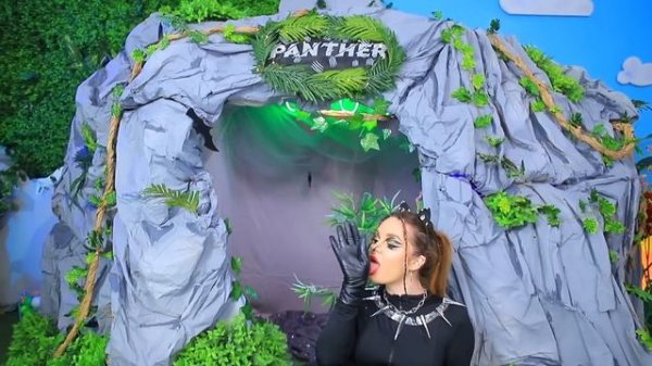 Vampire vs Mermaid vs Hello Kitty! How to Make a Secret Room for Triplets!