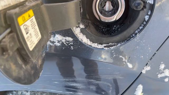 Как снять лючок бензобака Ford Fiesta￼ смотреть онлайн