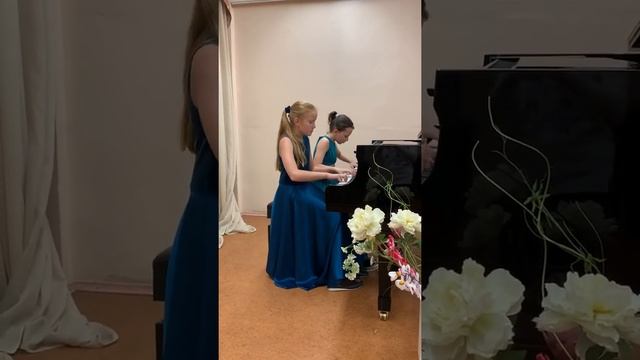 С. Слонимский Вальс Золушки и принца. Кудрявцева Юля и Алькимович Ксения смотреть онлайн