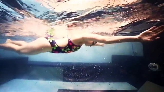 Swim Faster Breaststroke Technique with Chloe Sutton смотреть онлайн
