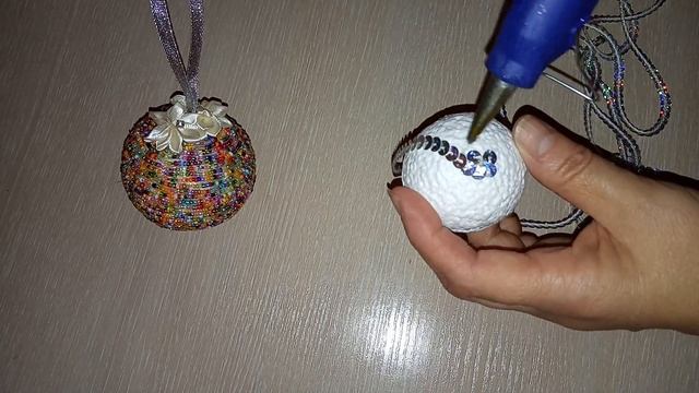 DIY?//Шары на елку из пайеток и бисера//мастер класс смотреть онлайн
