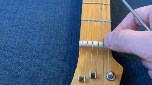 Как сделать пропилы в порожке гитары