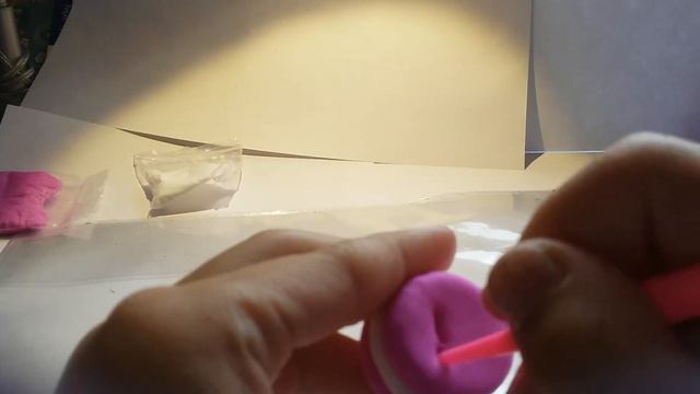 Как сделать имменную печеньку из воздушного пластилина.