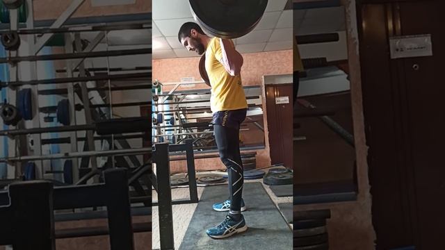 Приседания 100кг на 100 повторений в одном подходе. 10тонн за 10:30 смотреть онлайн