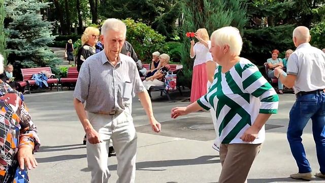 А НА СИНЕМ НЕБЕ ОБЛАКА! 29 ИЮЛЯ 2023 ГОДА ТАНЦЫ ХАРЬКОВ УКРАИНА смотреть онлайн