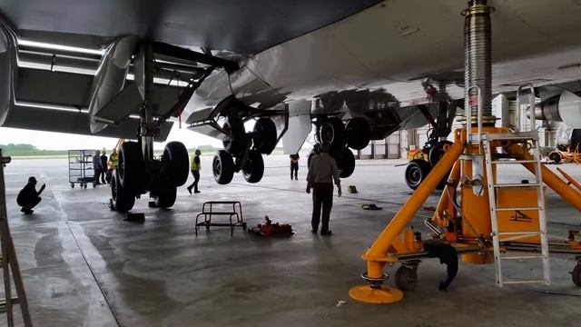 Boeing 747-400 Тест шасси.