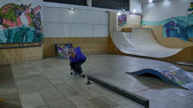 ?ТОП 5 трюков? на самокате по периле. От Инструктора скейт парка BunnyHop Дмитрия Малеева смотреть онлайн