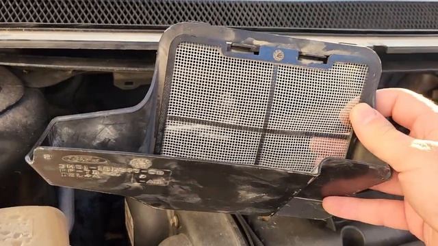 Ford Focus mk2.5 AC fan mash filter cleaning. смотреть онлайн