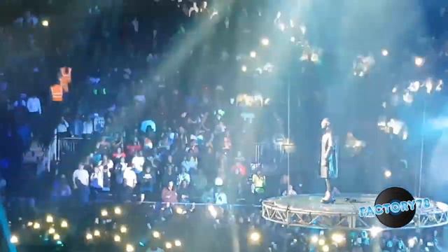 David came out with floating stage at OZ Arenas concert in London 2019 today💕💕💕♨♨♨♨♨♨♨♨ смотреть онлайн