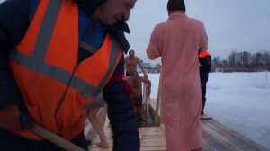 Купание в проруби на Крещение. 19-01-2015. Озеро Спартак (Новосибирск)